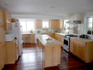 VIEW OF THE ENTIRE KITCHEN