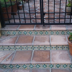 Rustic Pavers and Arabesque Hexagon Create Antique Patio